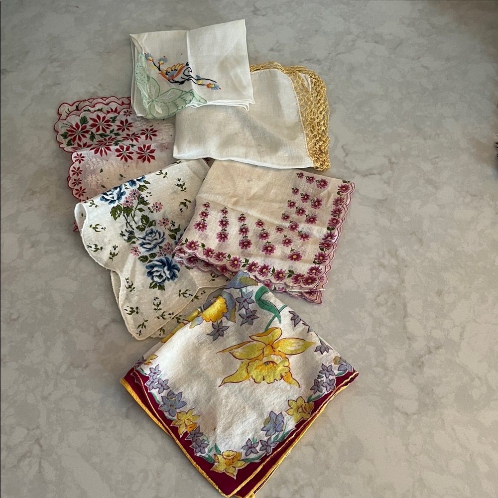 Vintage handkerchief set. Set of 5 Vintage one crocheted border one embroidered.